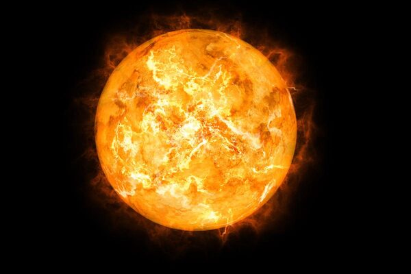 Гигантский неопознанный объект заслонивший Солнце зафиксировал спутник
