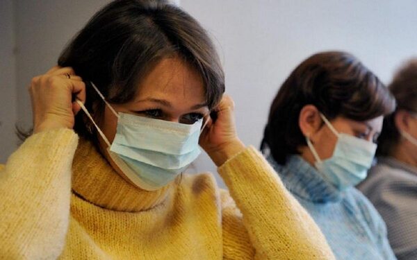 Эксперты НИИ гриппа рассказали о смысле использования медицинских масок