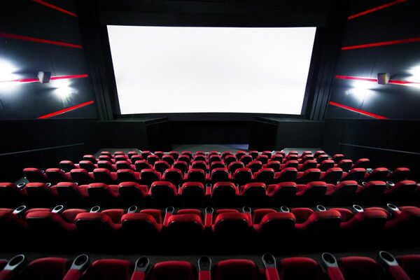 Кинотеатрам России рекомендовано временно приостановить проведение показов