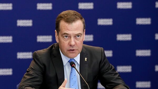 Медведев обсудил с Чуйченко защиту интересов российских компаний