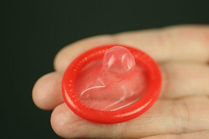 Миру предрекли дефицит презервативов