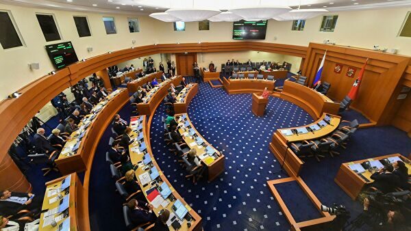Мосгордума в четверг рассмотрит конституционные поправки