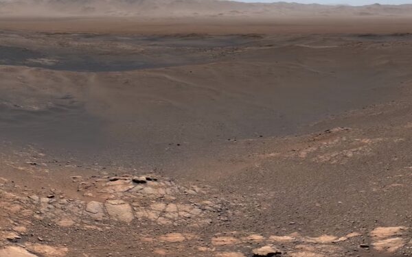 NASA поделилось панорамой в хорошем разрешении, снятой на Марсе