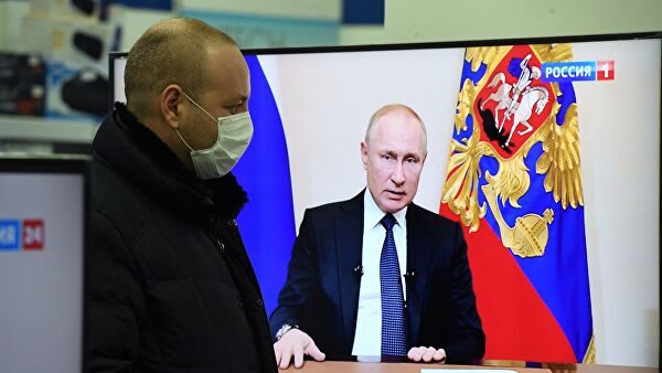 Песков рассказал, почему Путин минимизировал поездки по стране