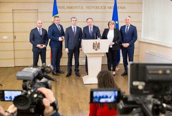 Pro Moldova намерена подать в суд на бывших однопартийцев