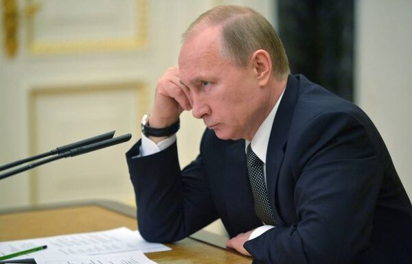 Путин поручил постоянно мониторить экономическую ситуацию в России
