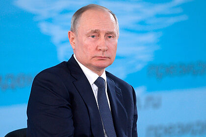Путин поручил повысить размер оплаты больничных в России