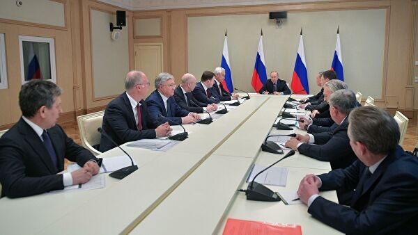 Путин проводит совещание по ситуации в экономике из-за коронавируса