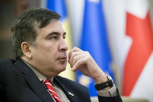 Саакашвили заявил о "цунами", надвигающемся на Украину