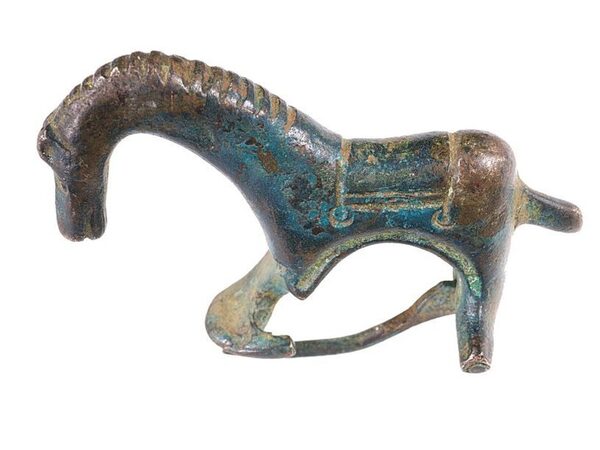 Уникальная римская застежка в виде лошади найдена в Англии