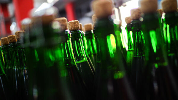 В России стали чаще покупать алкоголь, пишет СМИ