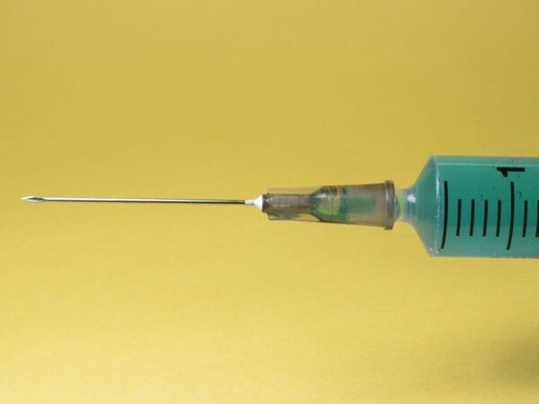 В Великобритании начинаются испытания на животных вакцины против коронавируса, в апреле перейдут к испытаниям на людях
