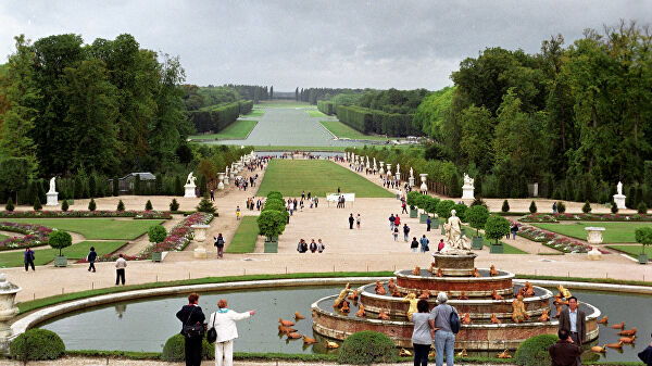 Версаль не будут закрывать для посетителей из-за коронавируса
