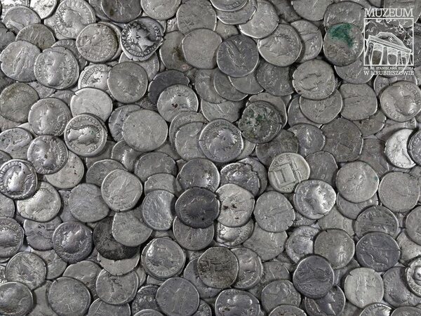 Большое количество серебряных римских монет найдено в Польше