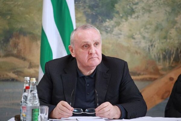 Кабинет министров Абхазии сложил полномочия