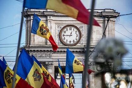 КС Молдавии приостановил получение кредита от России