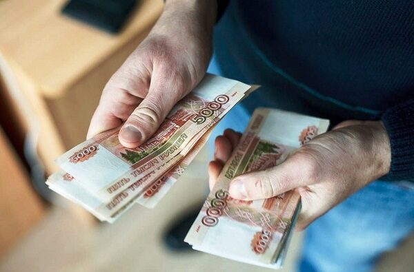 О планах сократить зарплаты заявили 27% работодателей в России