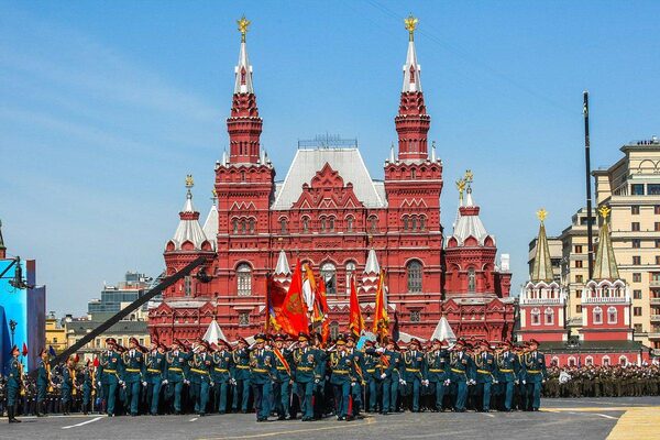 Президент России объявил о переносе парада Победы
