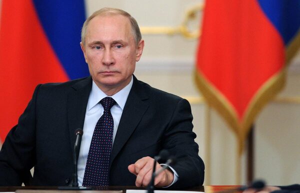 Путин объявил о дополнительных выплатах врачам, ведущим борьбу с коронавирусом