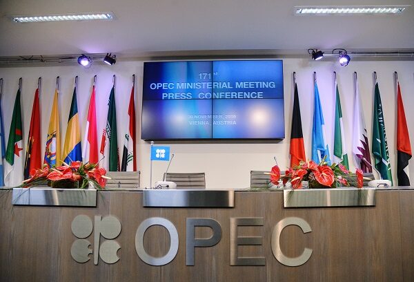 Страны ОПЕК+ не достигли соглашения по нефти и перенесли заседание