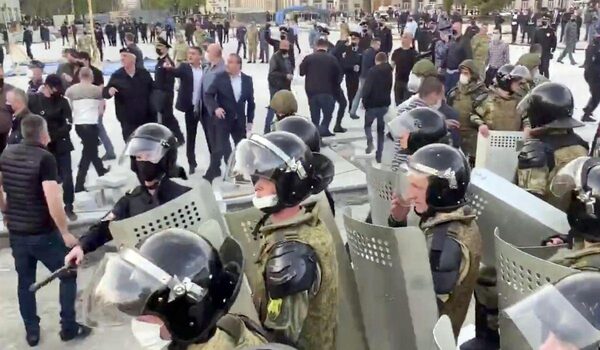 Во Владикавказе задержаны участники митинга, протестующие против режима самоизоляции