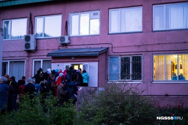 Главврач больницы в Омске уволился после вспышки коронавируса