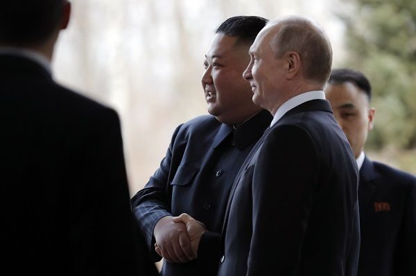 Ким Чен Ын поздравил Путина с 75-летием Победы