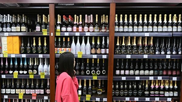Курганские власти разрешили продажу алкоголя накануне 9 мая