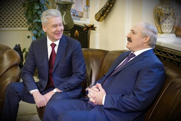 Лукашенко "собирает урожай" через два месяца пандемии