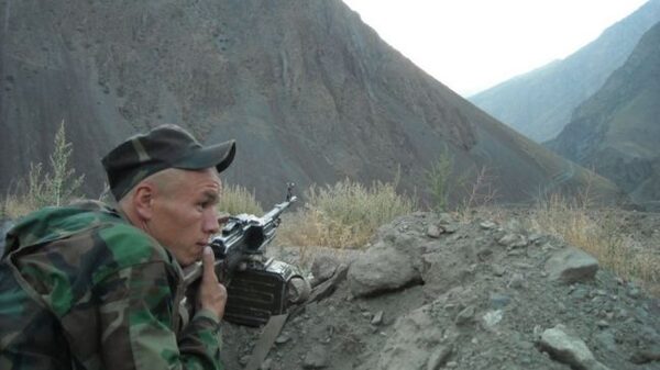 На границе Таджикистана и Киргизии вновь стреляют: есть раненые