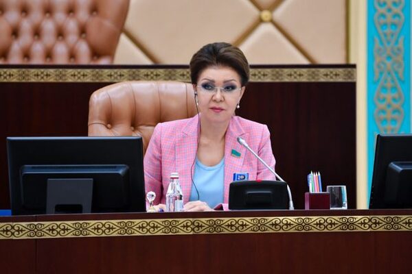 Назарбаеву сняли из-за её президентских амбиций — политолог