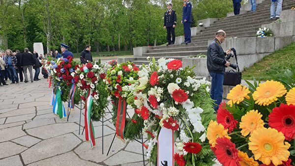 Посол Украины в Берлине отказался возлагать цветы вместе с послом РФ