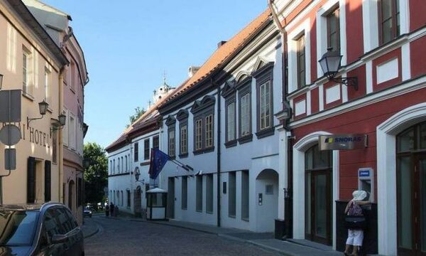 Президент Литвы предложил временно снизить подоходный налог для жителей