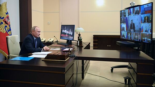 Путин обсудил на совещании Совбеза борьбу с COVID-19