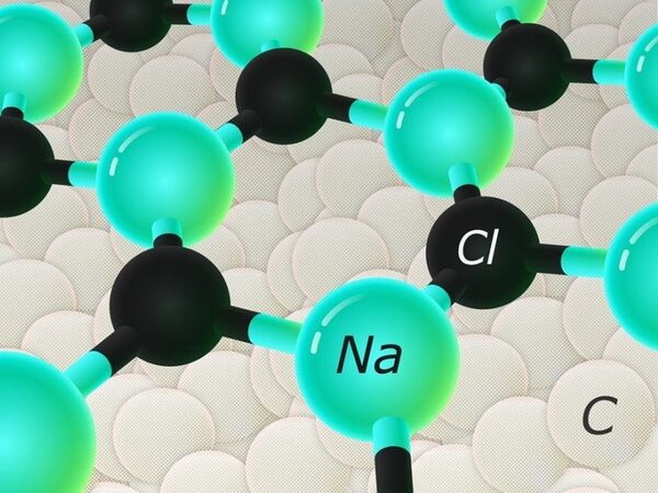 Сверхтонкую пленку гексагонального хлорида натрия получили на поверхности алмаза