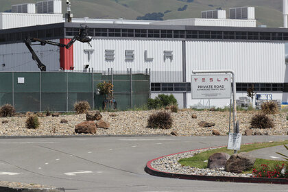 Tesla возобновит работу завода в США вопреки запрету властей