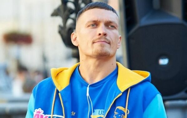 Украинский чемпион Усик заявил, что не собирается покидать свою страну