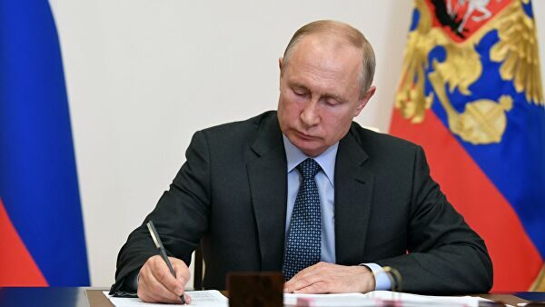 ВЦИОМ прокомментировал данные Bloomberg о рейтинге Путина