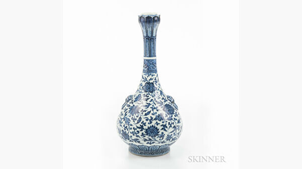 Цена на китайскую вазу XVIII века поднялась на аукционе в 320 раз