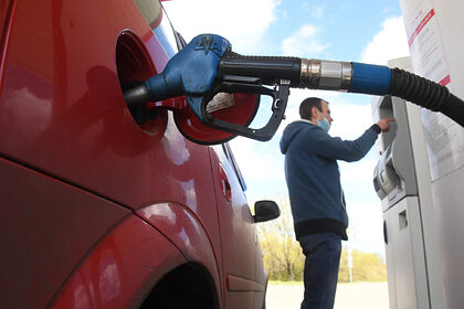 Цены на бензин в России продолжили рекордно расти