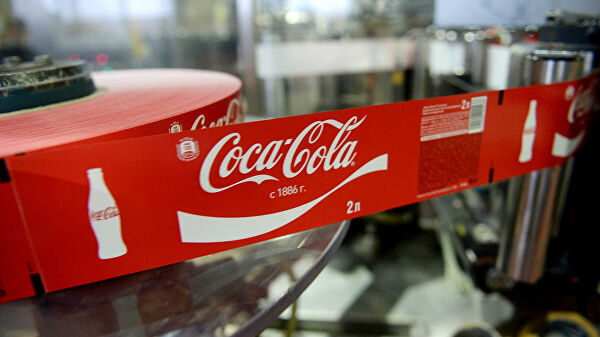 Coca-Cola приостанавливает размещение рекламы во всех социальных сетях