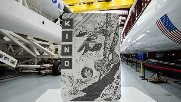 Crew Dragon доставил на МКС серию сверхпрочных работ художника стрит-арта