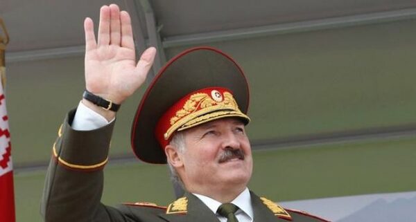 Лукашенко готов приехать в Москву на парад Победы