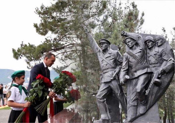 Памятник куниковцам был торжественно открыт в Геленджике