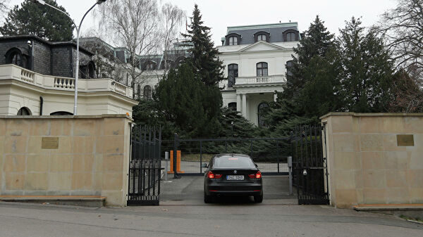Посольство в Чехии прокомментировало высылку двух сотрудников