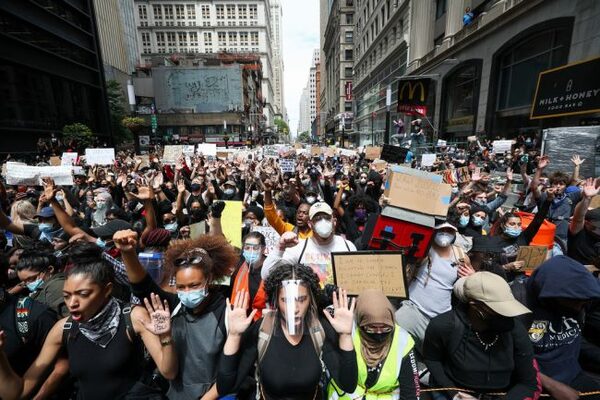 Протесты в США: 20 тыс. случаев Covid-19 ежедневно, но скоро будет больше