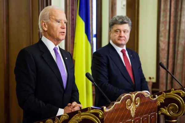 Украинский политик предложил допросить и Байдена вместе с Порошенко