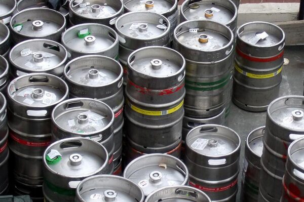 В Ростове суд постановил уничтожить 6150 литров пива без документов