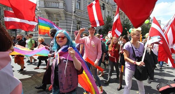 10 тысяч жителей Латвии подали в Сейм петицию о признании гей-браков
