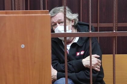 Адвокат сына Захарова объяснил непризнание Ефремовым вины в аварии